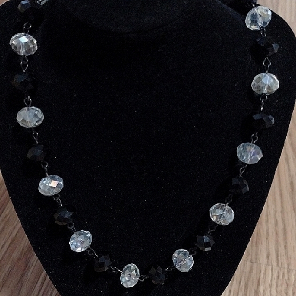 VINTAGE FACETED BLACK AND CLEAR GLASS BEADED BLACK GUNMETAL 20-23" NECKLACE